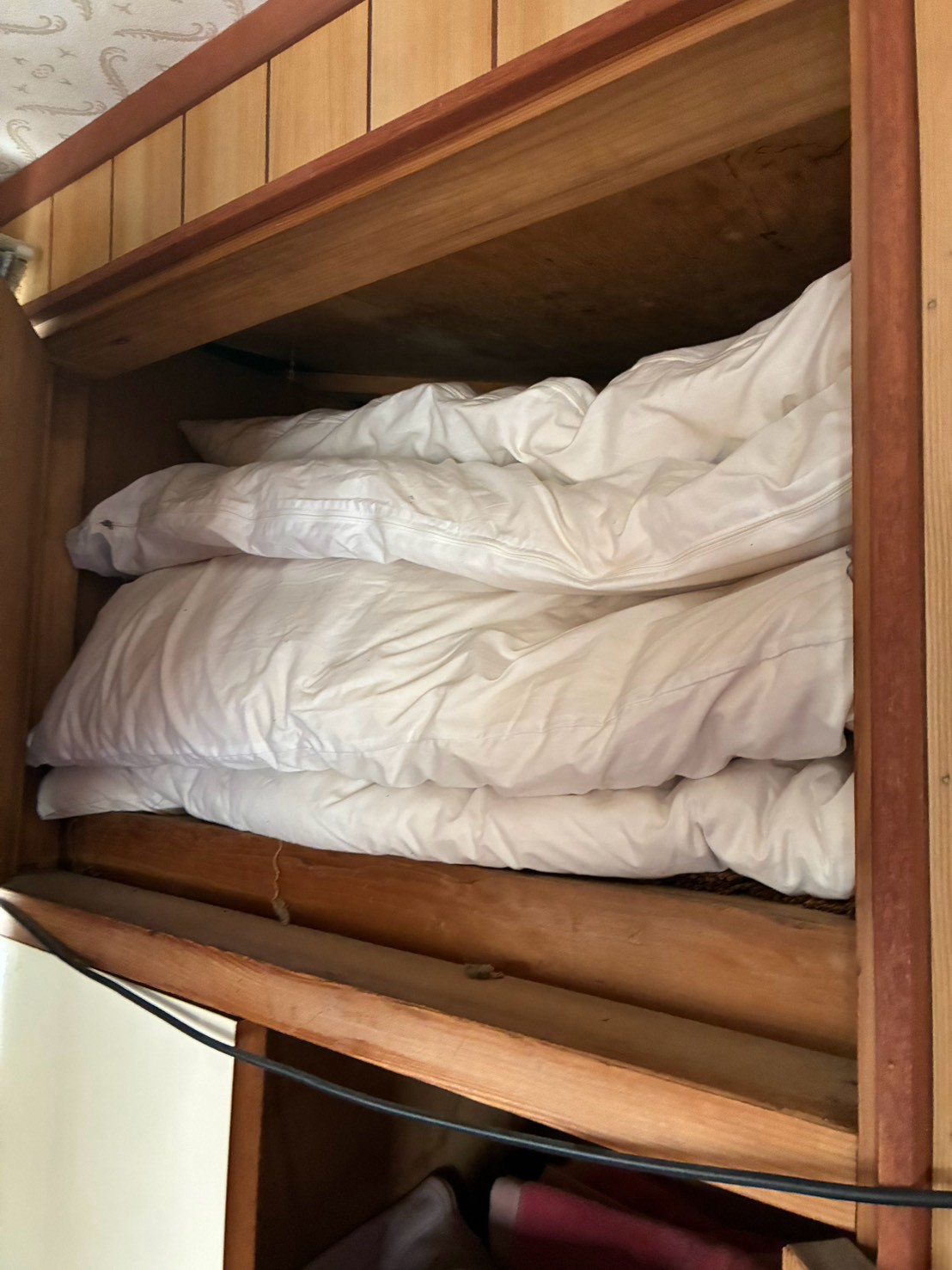 H・A様宅 作業前:押入れ上段の寝具
