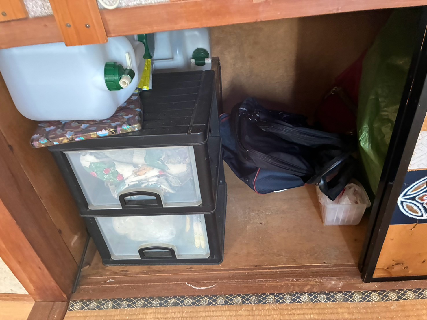 H・A様宅 作業前:玄関まわりの収納物