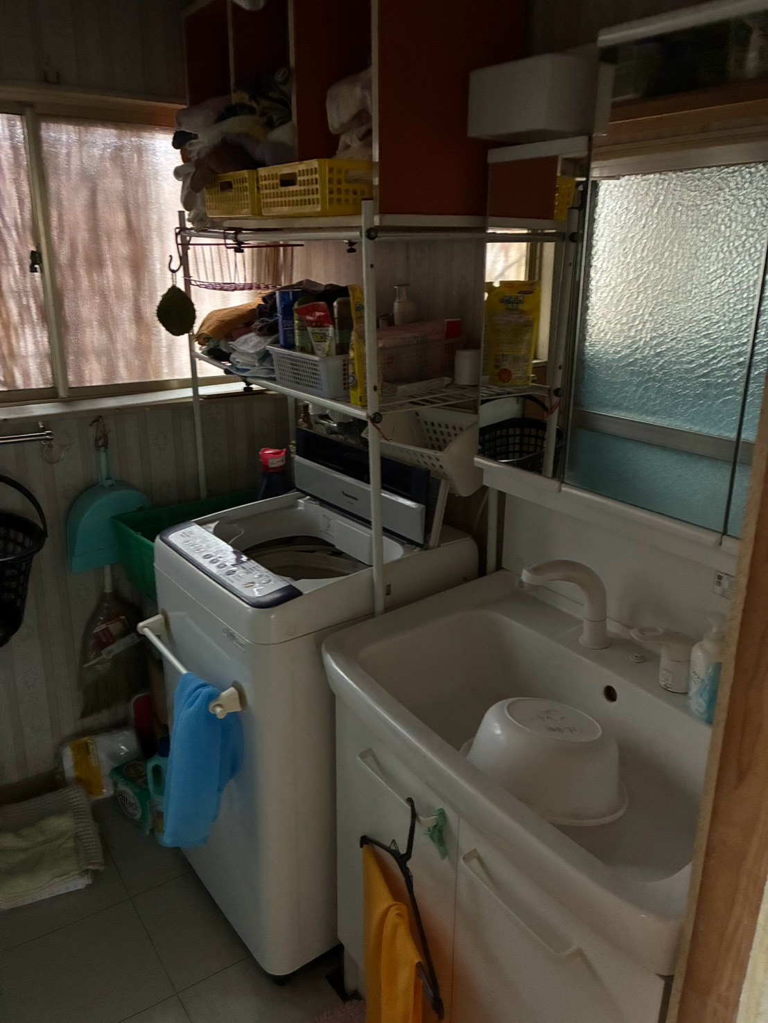 H・A様宅 作業前:洗面台まわりの生活用品