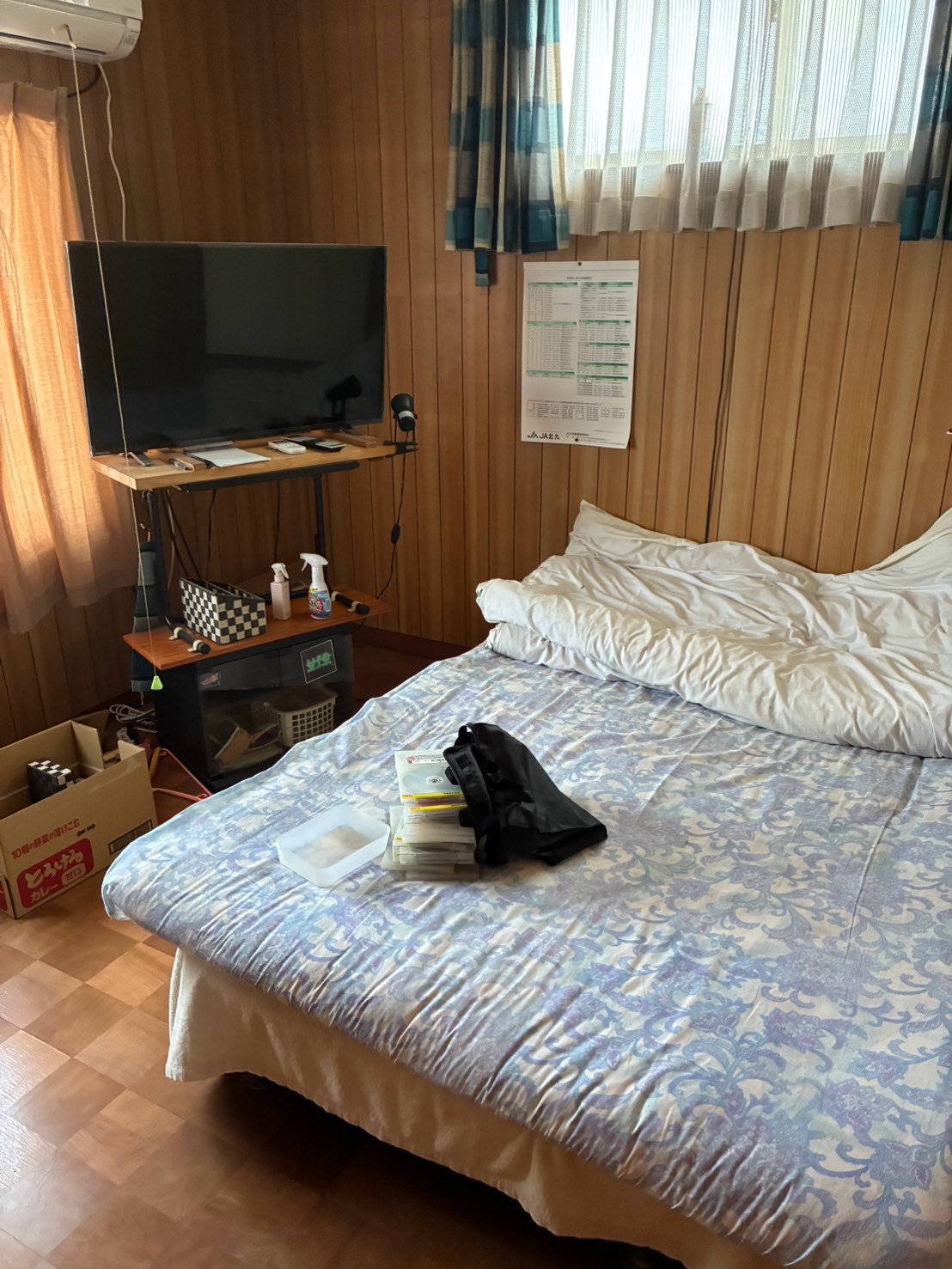 H・A様宅 作業前:寝具と家具のある部屋